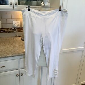 NWT Neon Buddah Womens Workout Cropped Leggings Size: XL